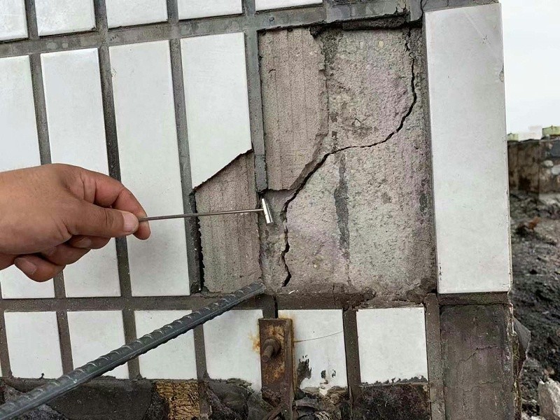 歷史風(fēng)貌建筑樓宇外墻長(cháng)白條瓷磚維修