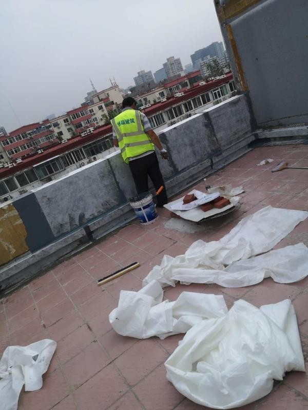 陽(yáng)臺女兒墻防水維修施工